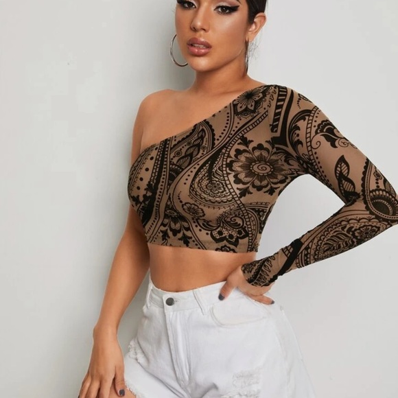 3 for 12  Mesh crop top - Picture 3 of 5